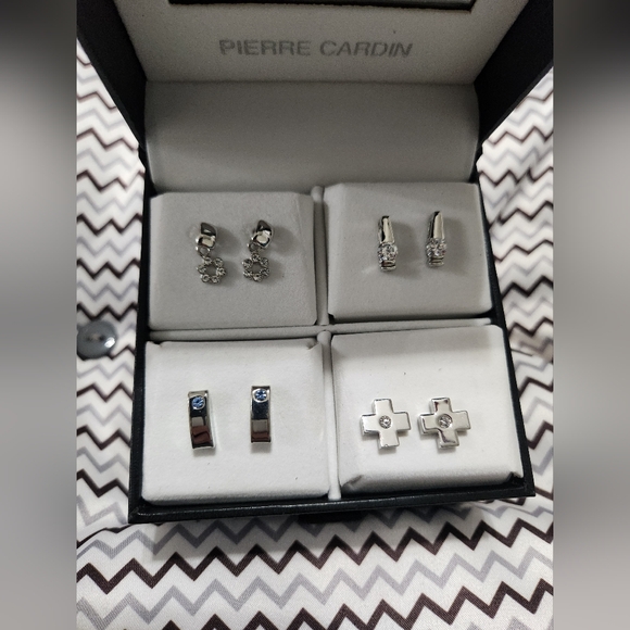 NIB Box Set Pierre Cardin Jewelry Earrings and Necklace - Picture 4 of 4